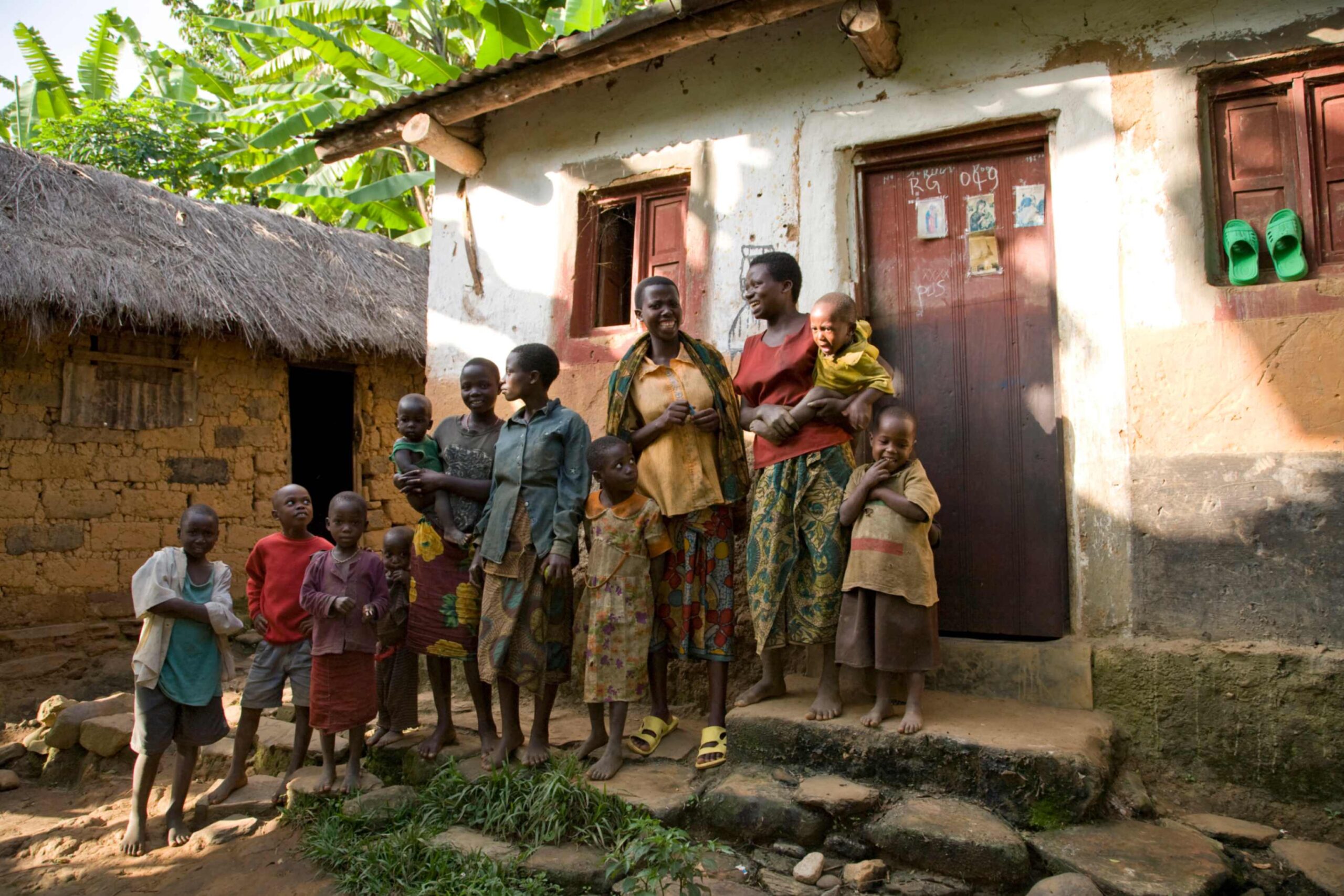 jpeg-optimizer_a-vibrant-family-moment-outside-a-rustic-home-surr-2024-07-11-02-40-27-utc